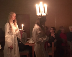 Luciatåg från Hjortmosseskolan förgyllde vår julfest 2016