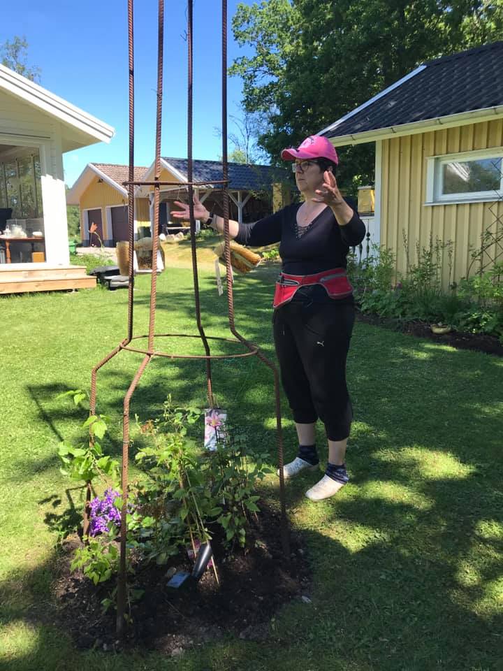 Christina Carlsson berättar om sin trädgård