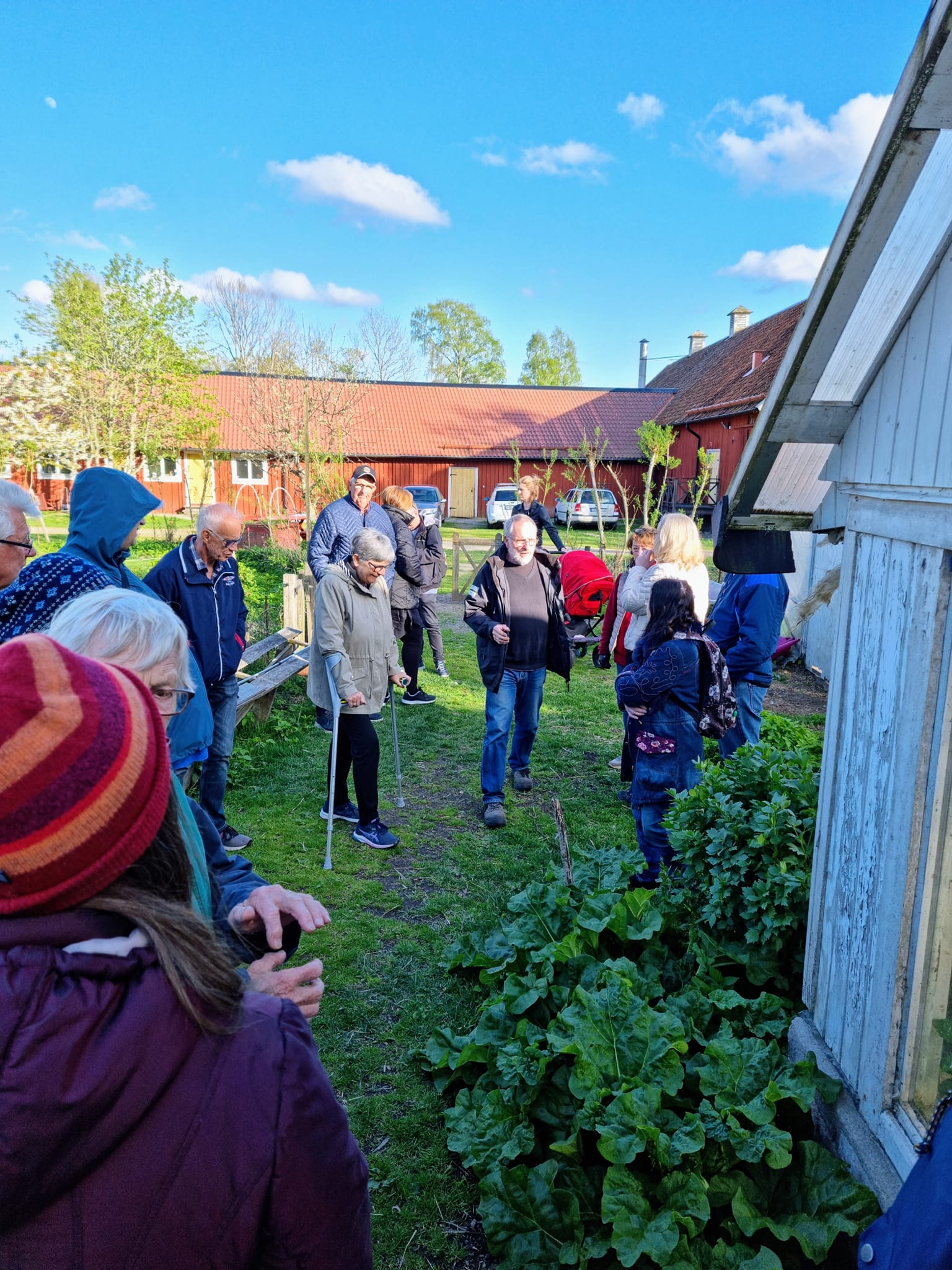 Peter Birkenmeier guidar på Vårviks gård 12 maj 2022