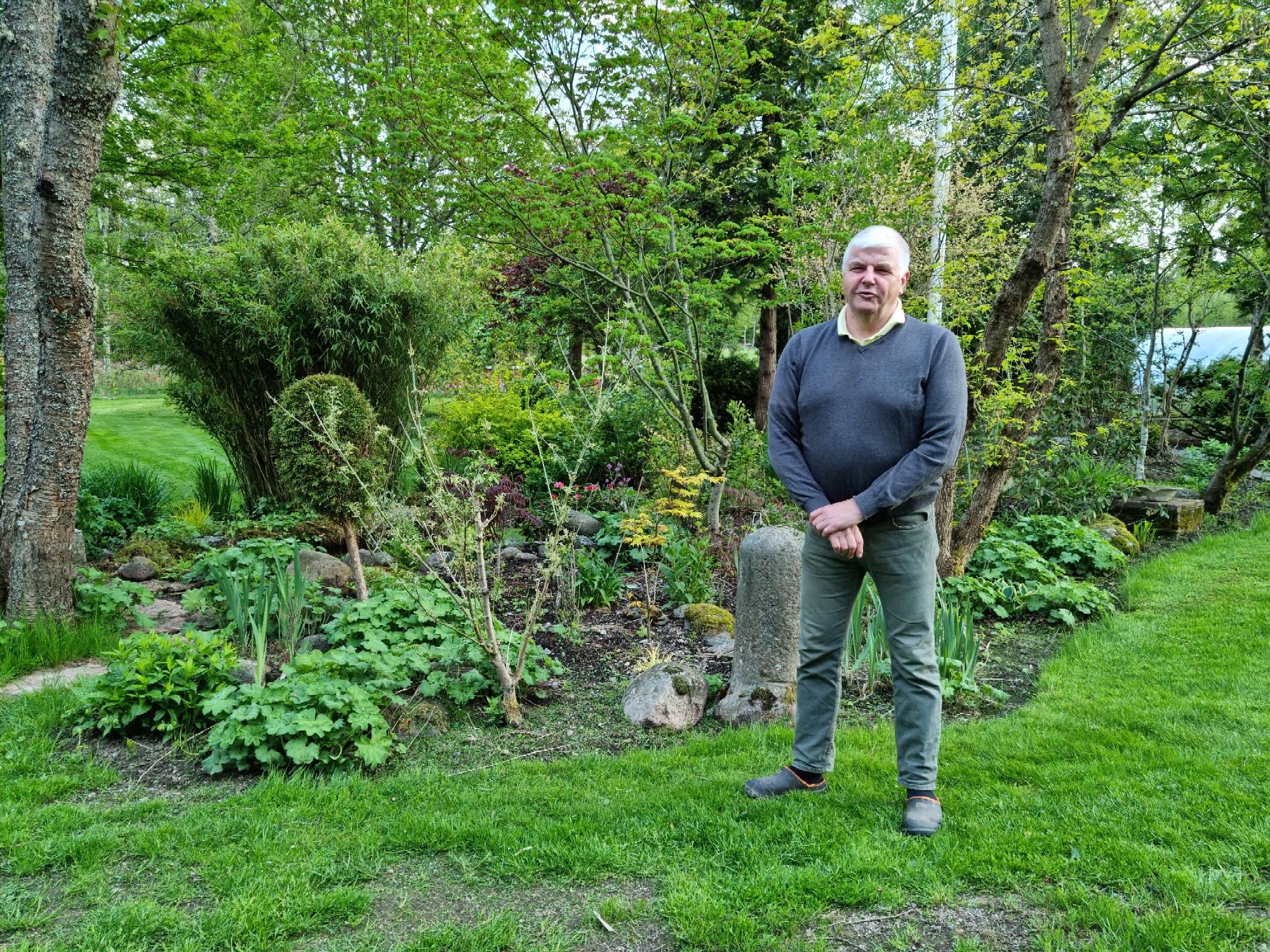 Roger Patriksson vid visning i tre trädgårdar den 22 maj 2022.